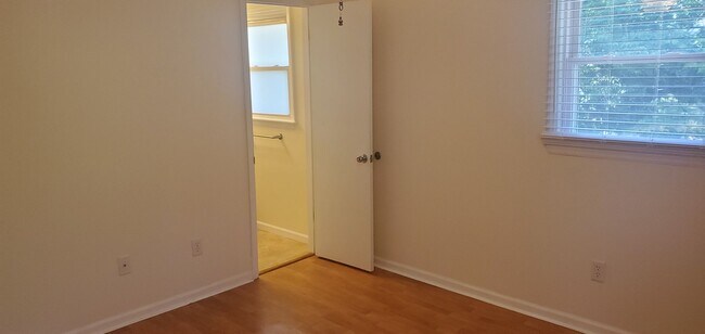 Building Photo - 3211 Martha Dr