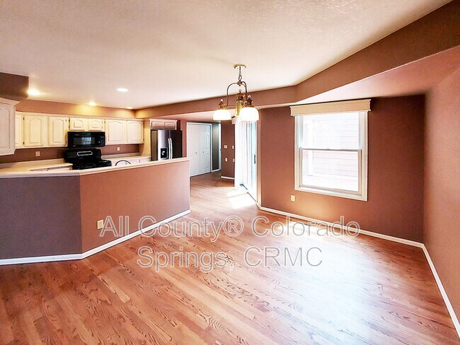 Building Photo - 6568 Foxdale Cir