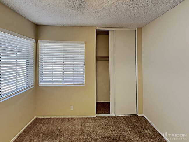 Building Photo - 2343 Lone Pine Dr