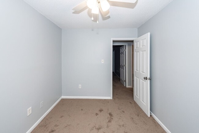 Building Photo - 3 Bedroom 2.5 Bath Condo in Parsonage Poin...