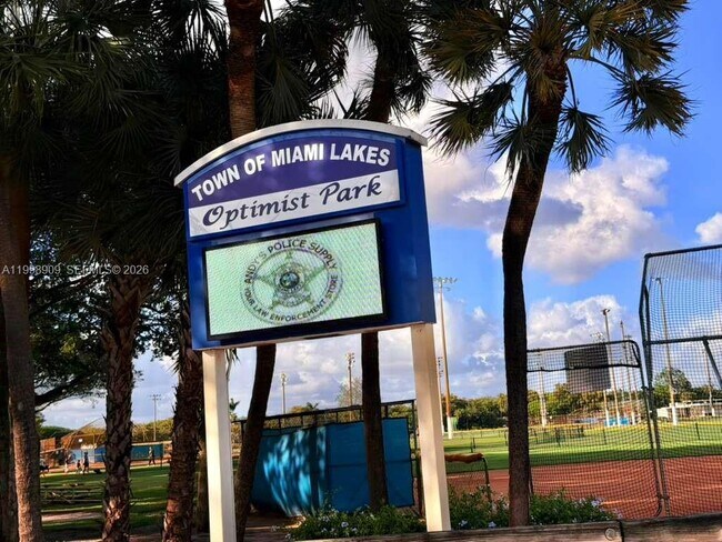 Building Photo - 15515 N Miami Lakeway