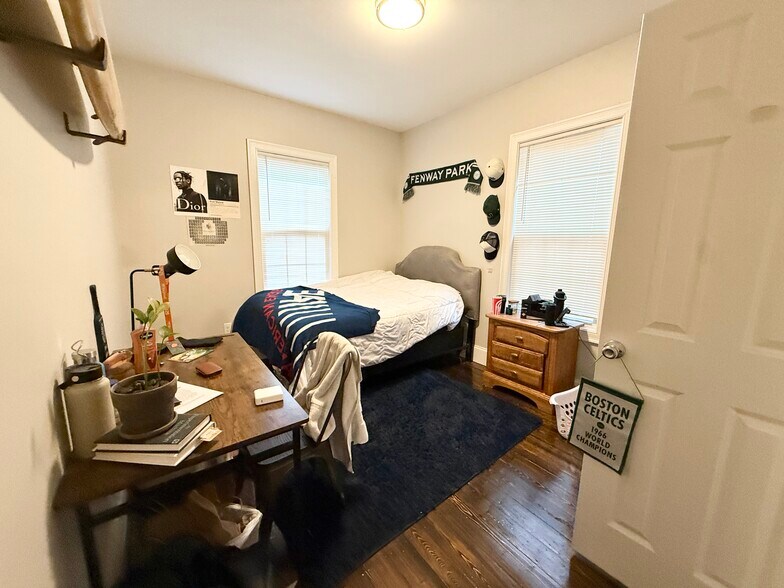 Building Photo - 91 Hillside St