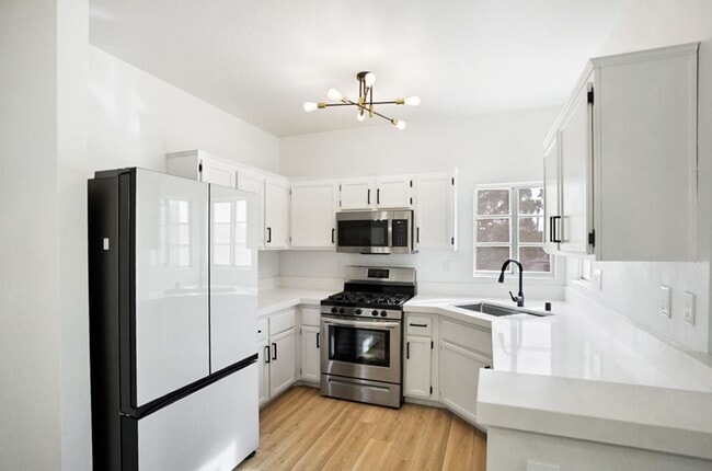 Building Photo - 3 Bed Condo In Gated West Side Community