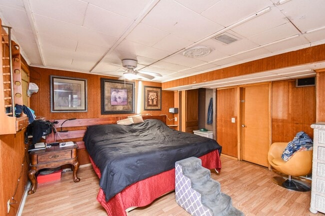 Building Photo - Spacious Central Sioux Falls Home with Ent...
