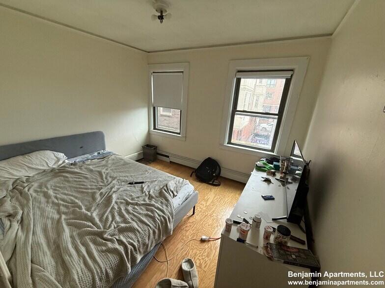 Building Photo - 94 W Cedar St