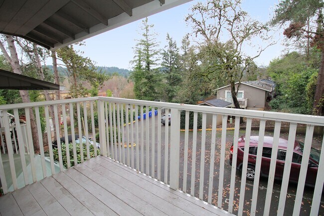 Building Photo - 5704 SW Beaverton Hillsdale Hwy