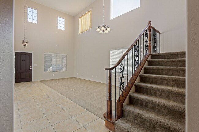 Building Photo - Gorgeous 4 Bedroom Home in Phoenix!