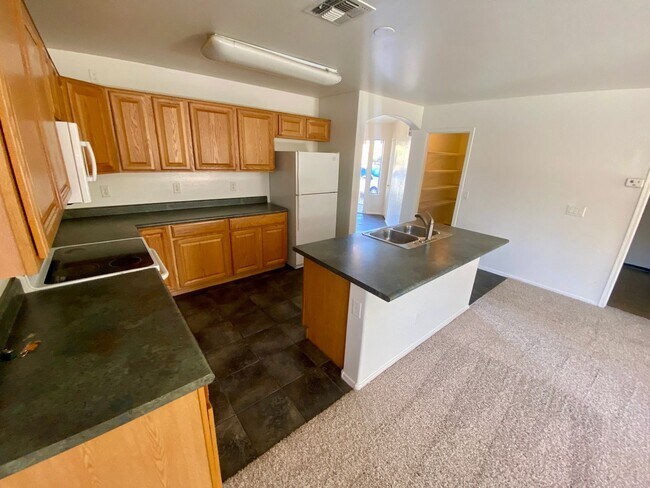 Building Photo - 3 Bed, 2 Bath in Rancho El Mirage