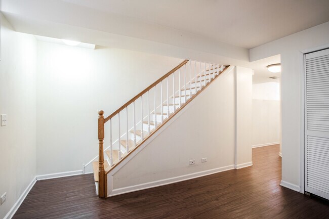 Building Photo - 321 W Schiller St