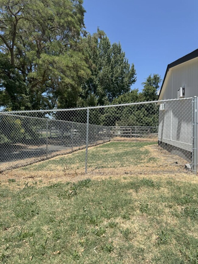 Building Photo - Large Echo home for rent