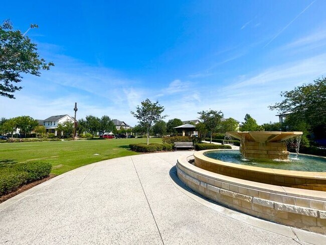 Building Photo - Stunning 3/2.5 Stylish Home with a Detache...