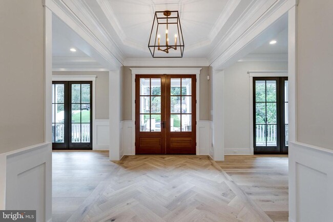 Building Photo - 5615 McLean Dr
