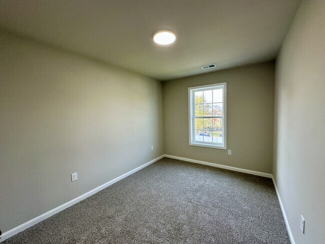 Building Photo - 226 Rojan Rd