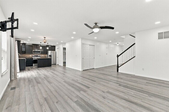 Building Photo - 621 Falling Brook Dr