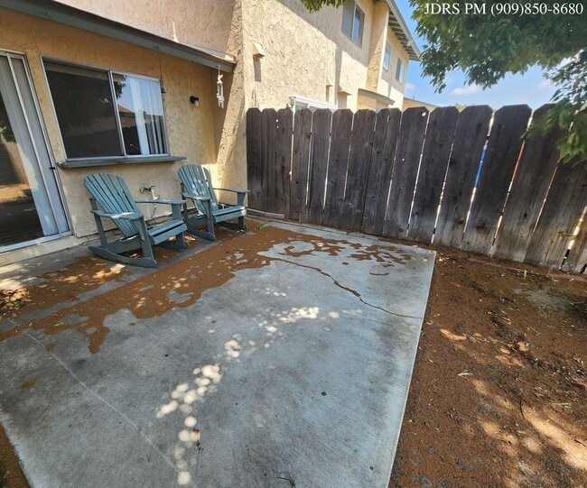 Building Photo - Riverside 4 bedroom Home