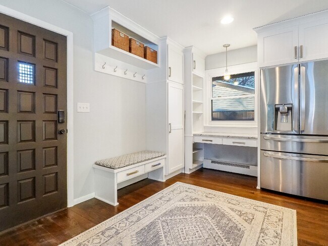 Building Photo - Open and Updated 2-Bed Home with Granite & Hardwood  in Arden Hills!"