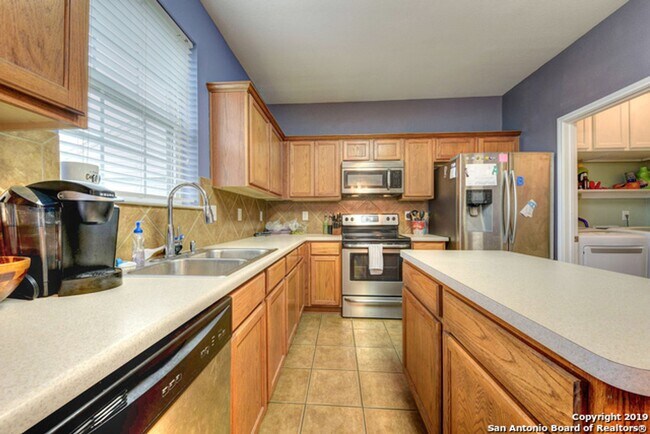 Building Photo - 3 Bedroom/2.5 Bathroom Home Located in Bentwood Ranch