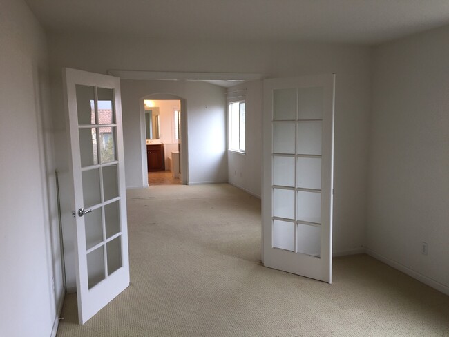 Building Photo - 4 Bed, 3.5 Bath Antioch Home with Loft