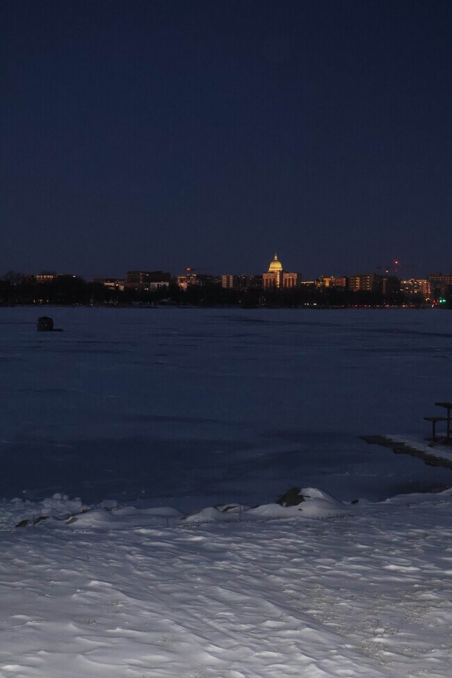 Building Photo - 637 S Shore Dr