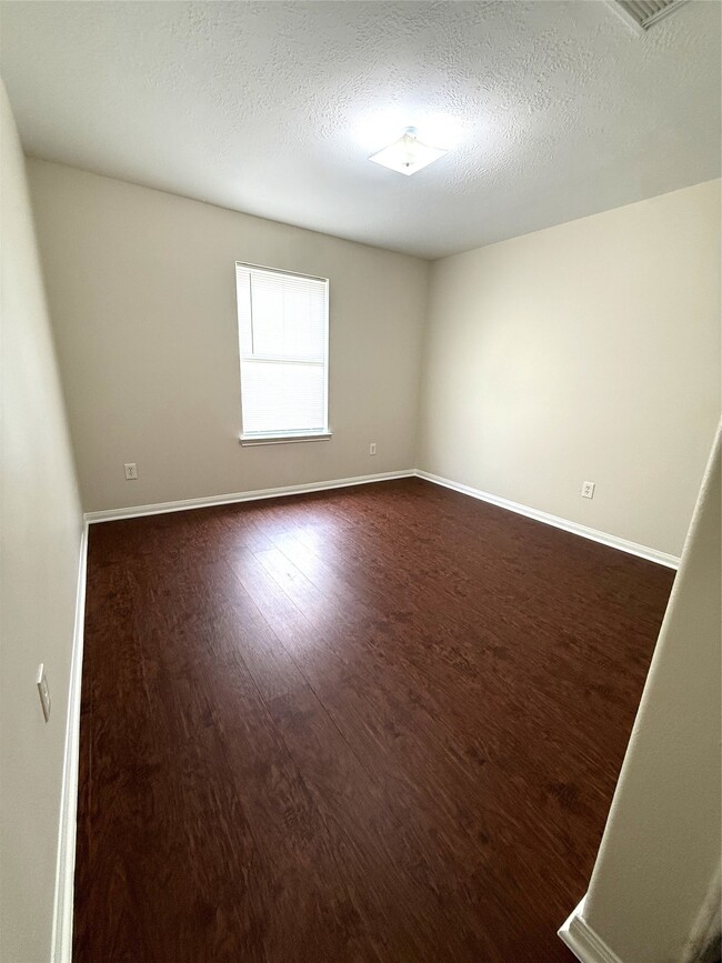 Building Photo - 6023 Barany Ct