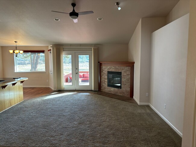 Building Photo - Redmond Home with Amazing Deck Views