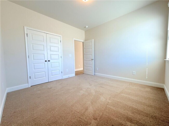 Building Photo - 470 Hellen Vly Dr