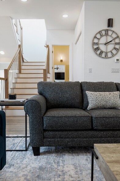 Building Photo - 639 W 16th St