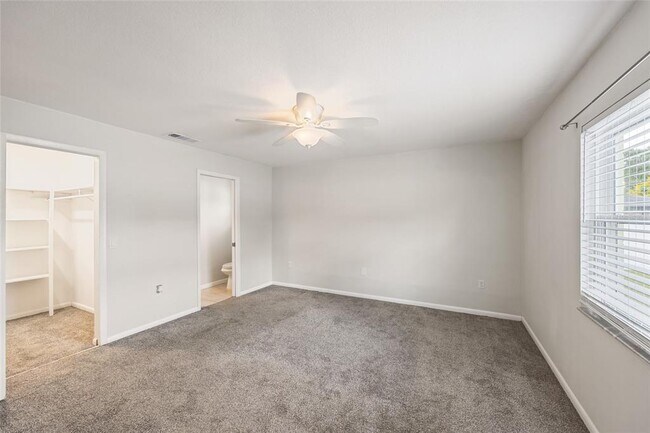Building Photo - 934 Point View Ln