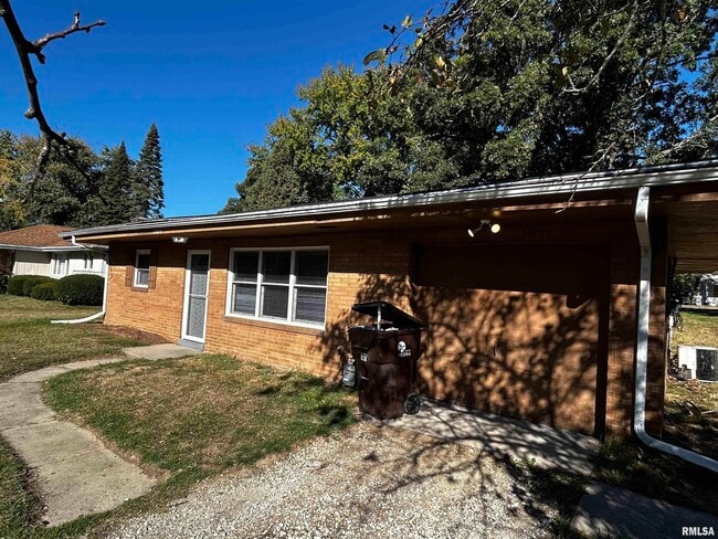 Primary Photo - 2819 W Westport Rd