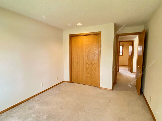 Building Photo - 3081 NE Purcell Blvd
