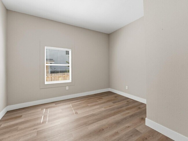 Building Photo - 1740 W Cherry St