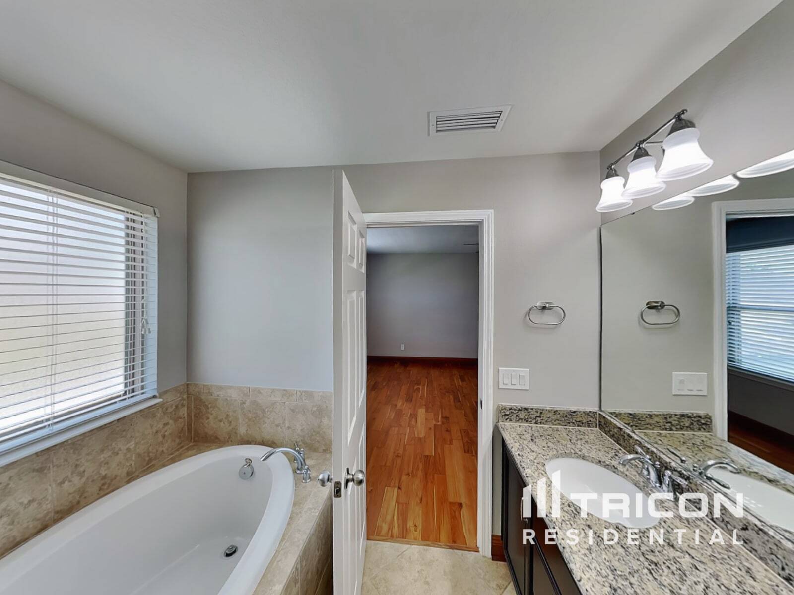 Building Photo - 9228 Mountain Magnolia Dr