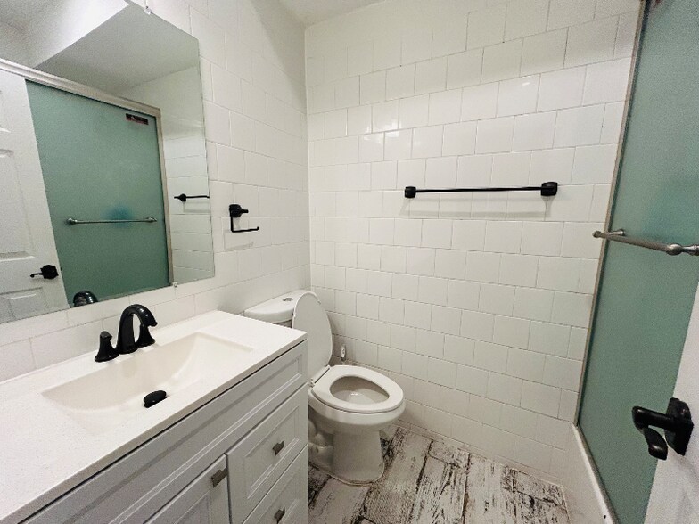 Building Photo - 15506 Symondsbury Way