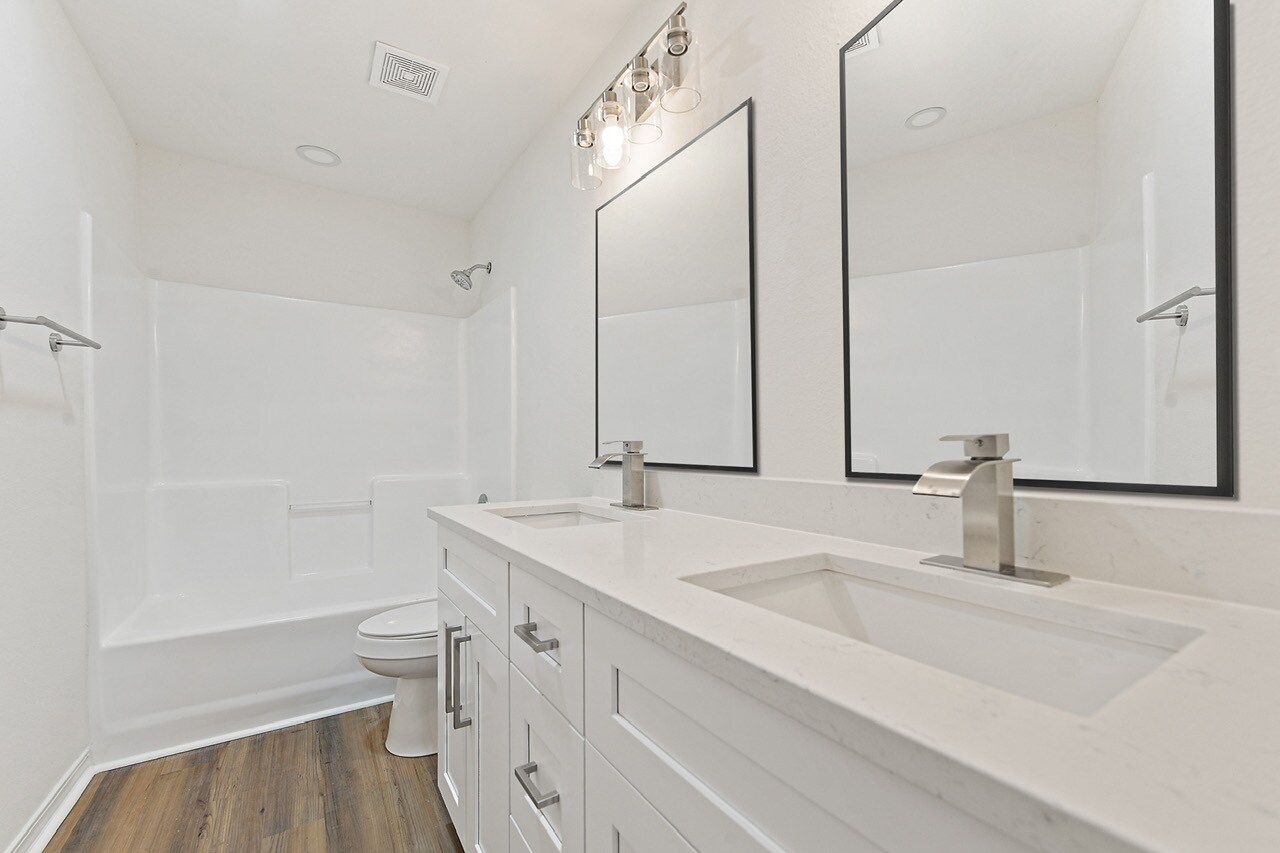 Building Photo - 957 Middle Ln