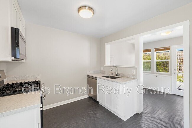 Building Photo - 12827 Rubens Ave