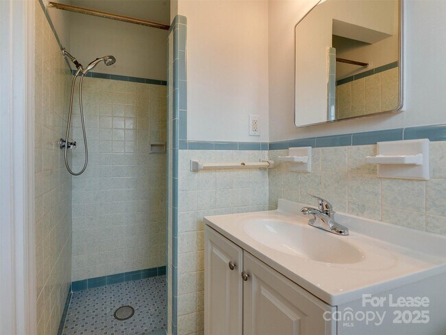 Building Photo - 1432 Bevis Dr