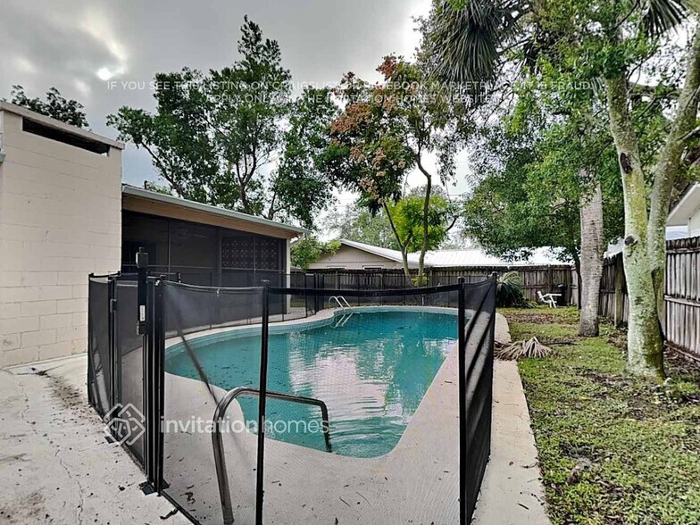 Building Photo - 2464 Carolton Rd