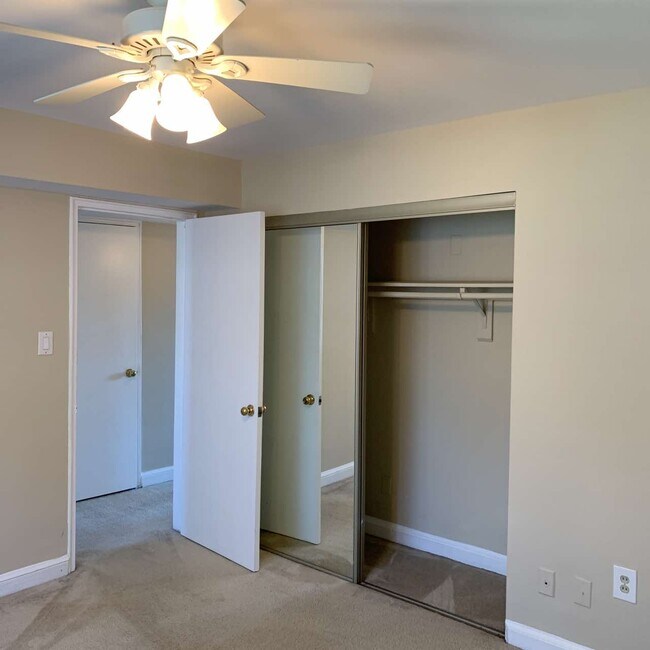 Building Photo - 2105 N Scott St