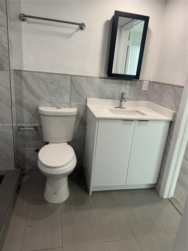 Building Photo - 2120 W Flagler St