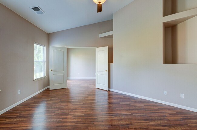 Building Photo - 2898 E Pryor Dr