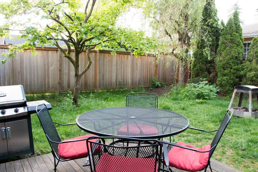 Building Photo - 3306 Northeast Holman Street