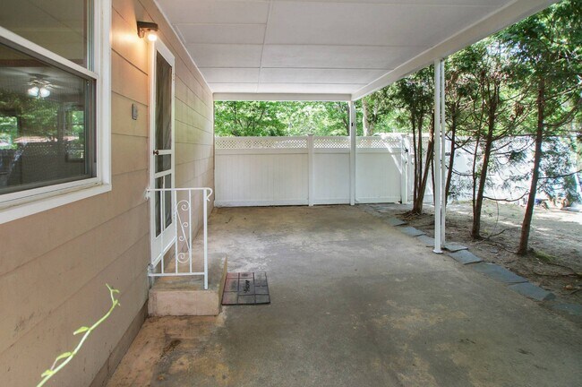 Building Photo - 114 Lynncliff Rd