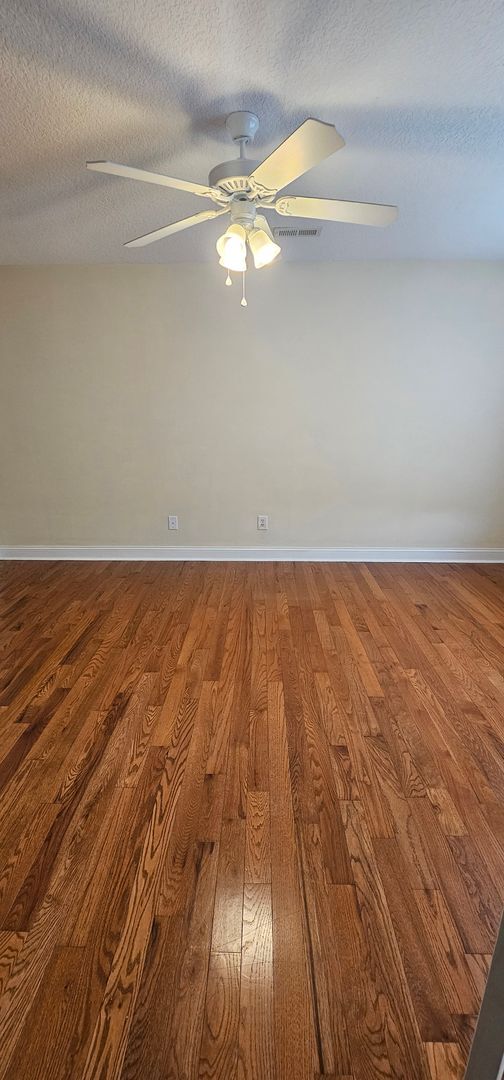 Building Photo - Rental in Desireable Hunters Ridge