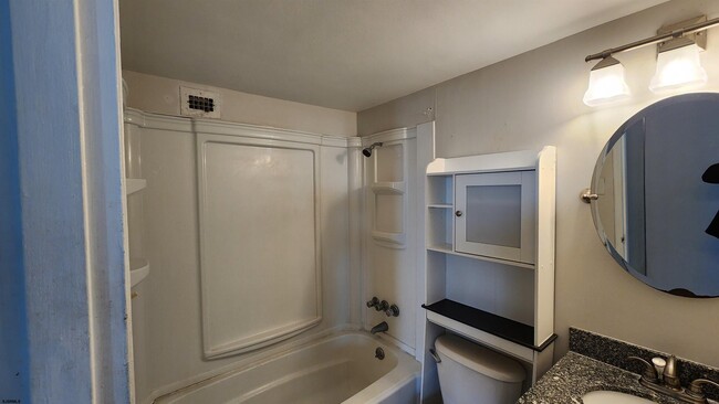 Building Photo - 3817 Ventnor Ave