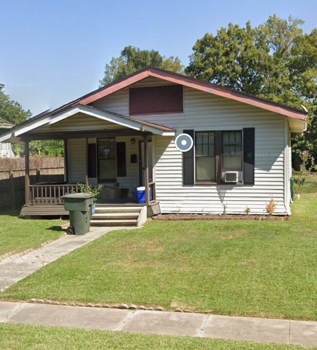 Building Photo - 2421 Neches St