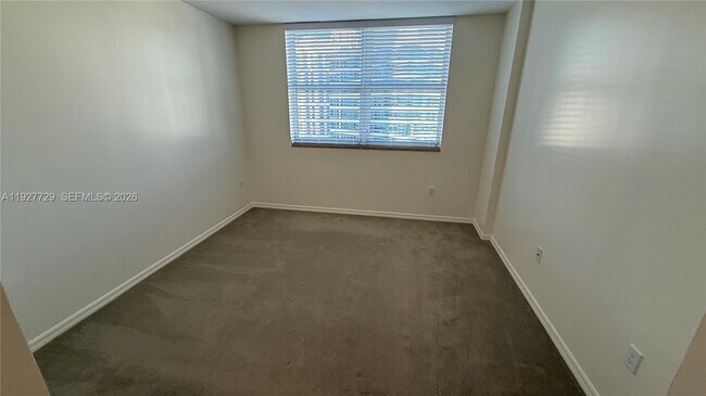 Building Photo - 347 N New River Dr E