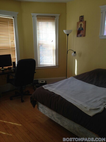 Building Photo - 229 Harvard St