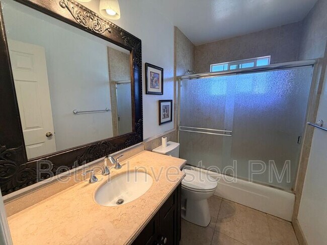 Building Photo - 1713 Mariposa Dr