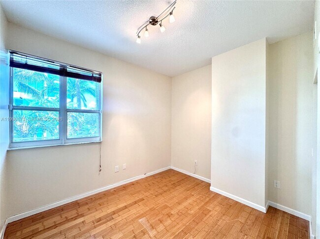 Building Photo - 5970 Indian Creek Dr