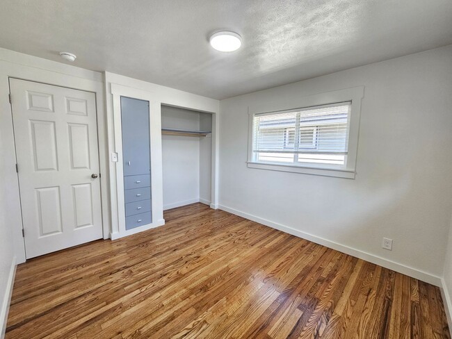 Building Photo - $1,995 - 4 Bed / 1 Bath Home with Fully Fe...